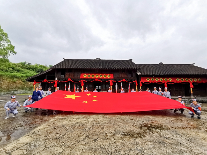 集團第一、第三支部聯(lián)合開展“訪故居 學黨史 踏征程”主題黨日活動