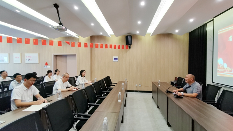 省黨代表、“早上好”書記陳重良為支部黨員上黨課_副本.jpg