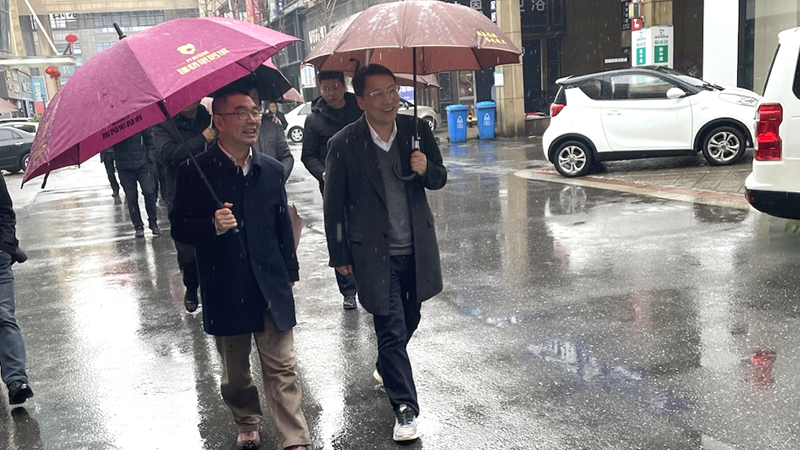 武義縣委常委、副縣長(zhǎng)邱凌云一行調(diào)研龍游國(guó)際建材家居城